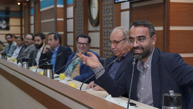 مدیرعامل جهان فولاد غرب در نشست فولاد